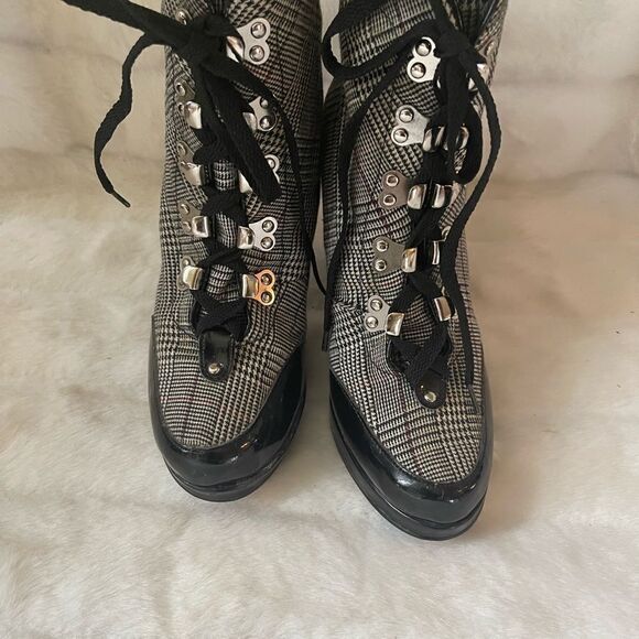 Michael Antonio Black,White &Red plaid fabric lace up boots, black trim SZ7.5 - Picture 11 of 12